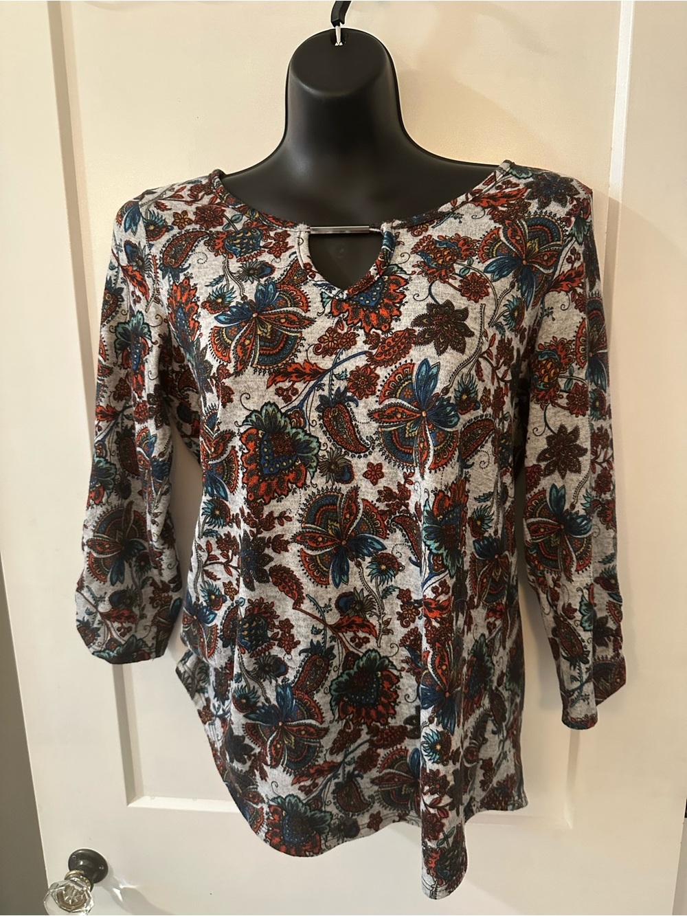 Bleeker & McDougal Medium Women's Paisley Keyhole Top - Teal & Rust